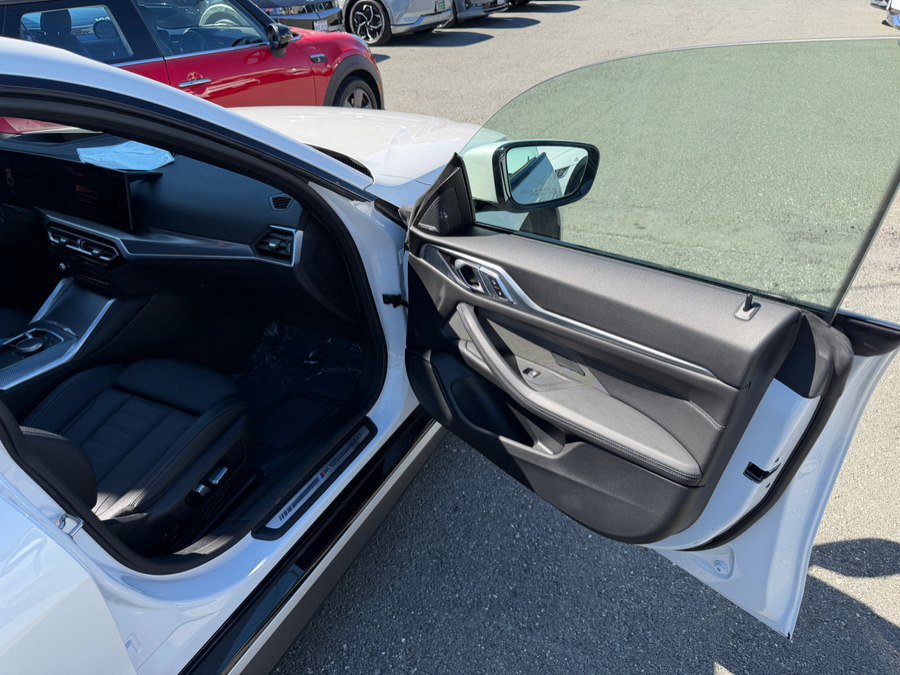 Used 2023 BMW i4 eDrive40 w/ M Sport Package image 38