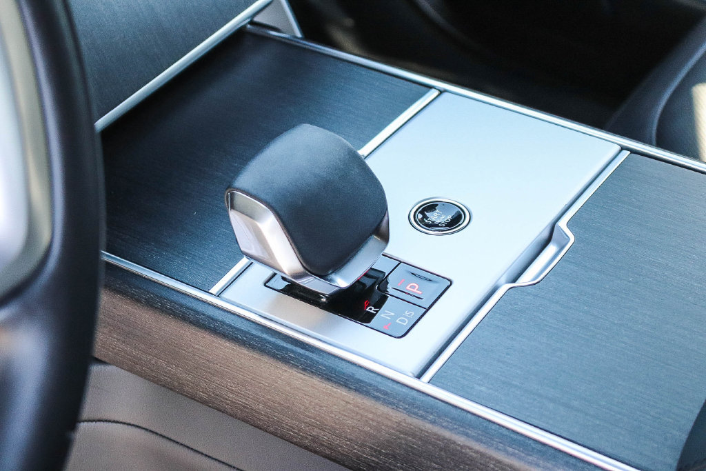 Used 2024 Land Rover Range Rover SE AWD/4WD image 18