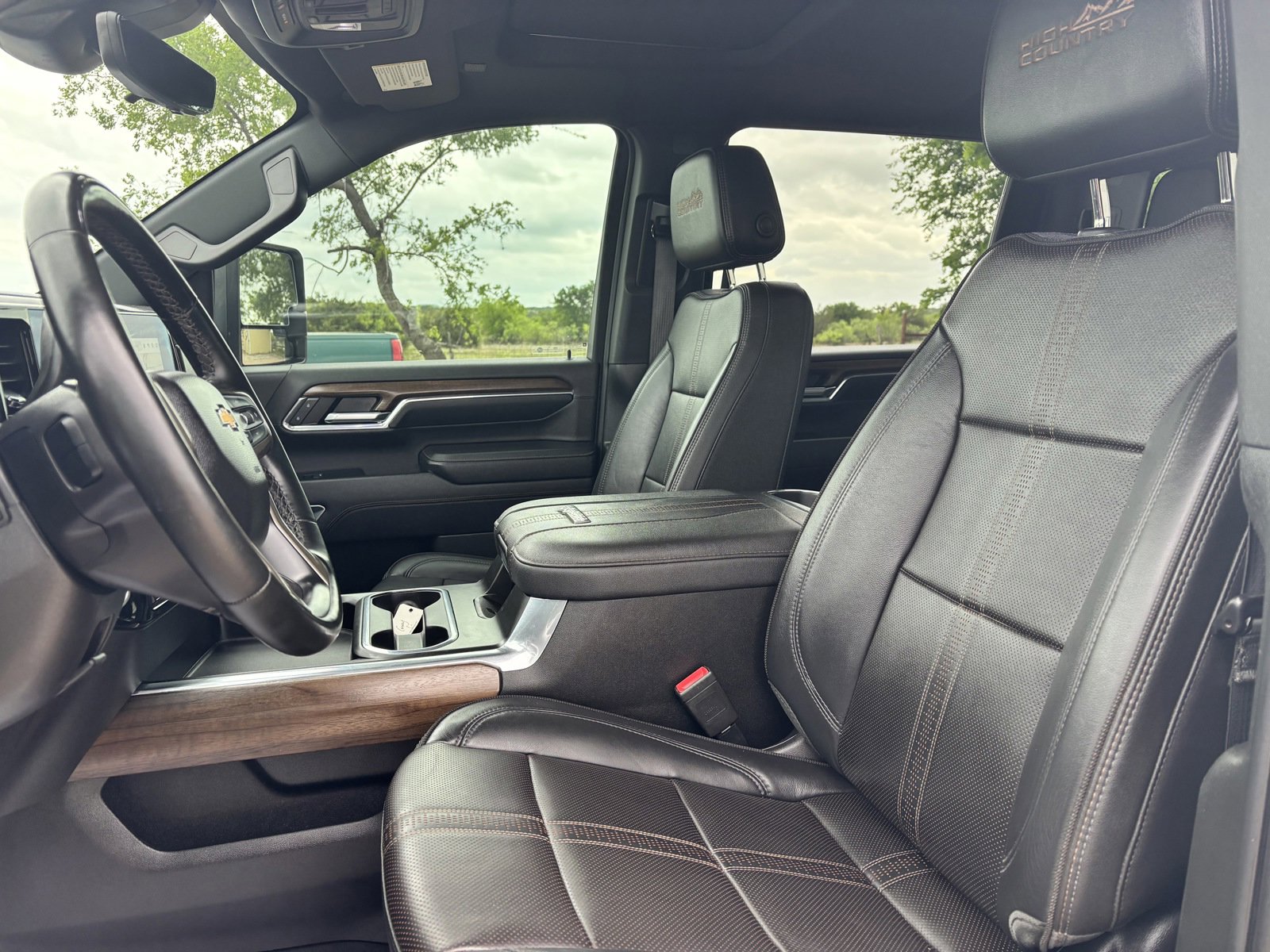 Used 2024 Chevrolet Silverado 2500 High Country w/ Technology Package image 11