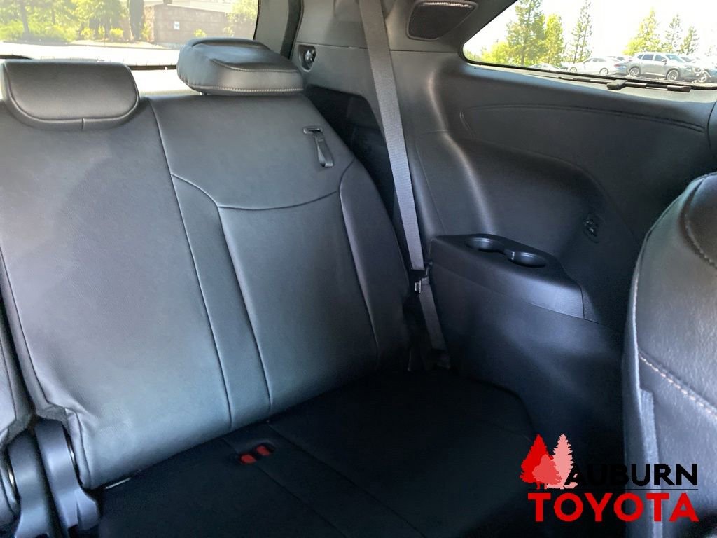 Used 2025 Toyota Sienna Platinum AWD/4WD image 21