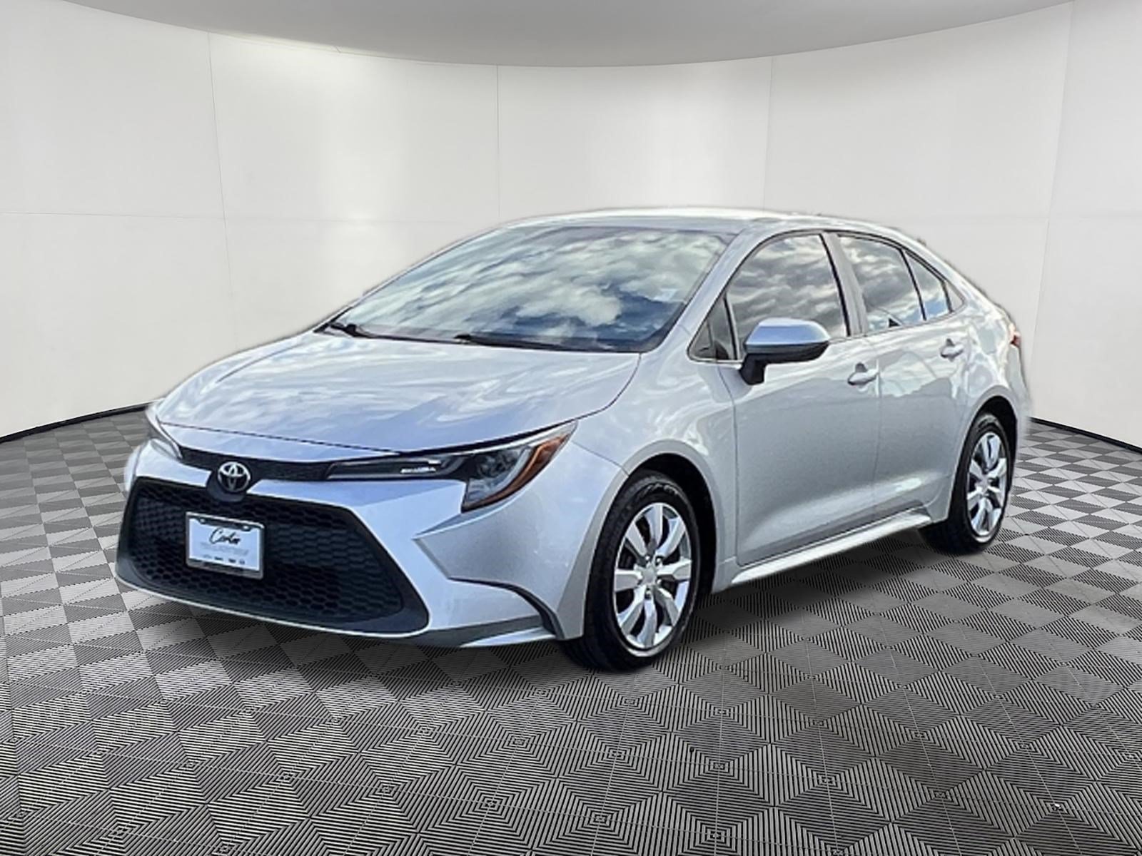 Used 2020 Toyota Corolla LE FWD image 3