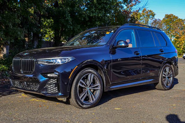 Used 2022 BMW X7 xDrive40i w/ M Sport Package image 3