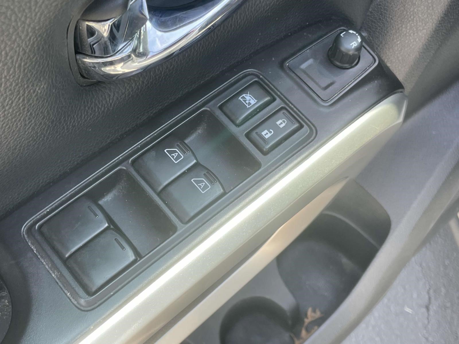 Used 2020 Nissan Titan SV w/ SV Convenience Package AWD/4WD image 17