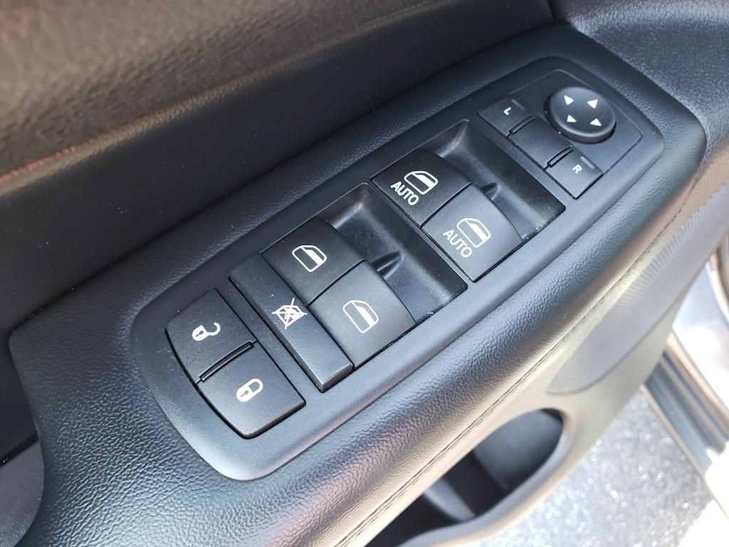 Used 2016 Jeep Grand Cherokee Laredo w/ Quick Order Package 23E AWD/4WD image 18