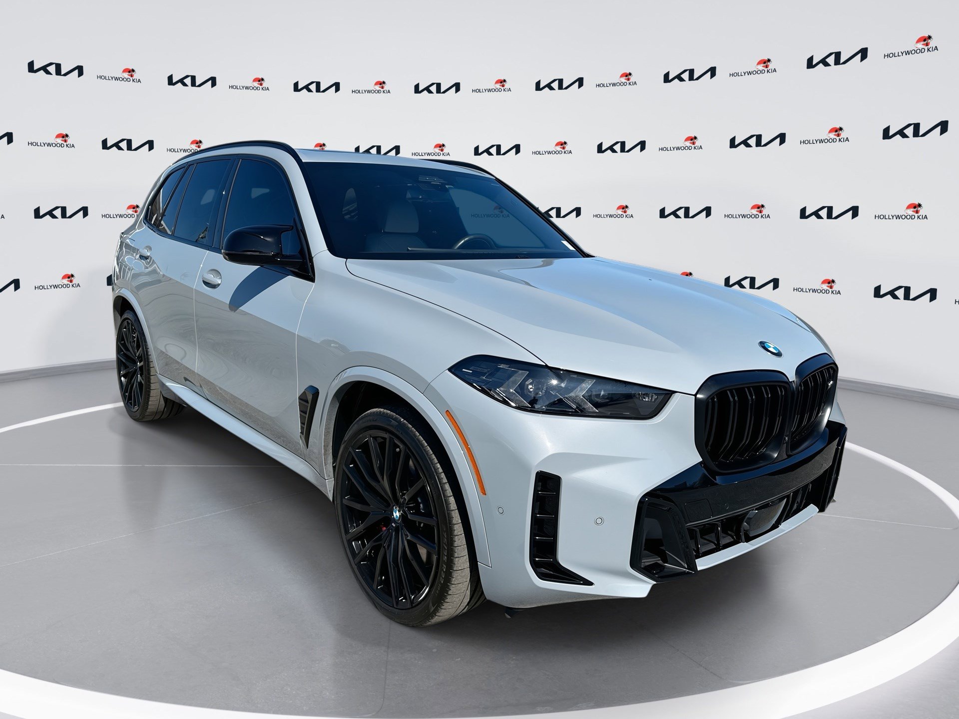 Used 2025 BMW X5 M60i image 1