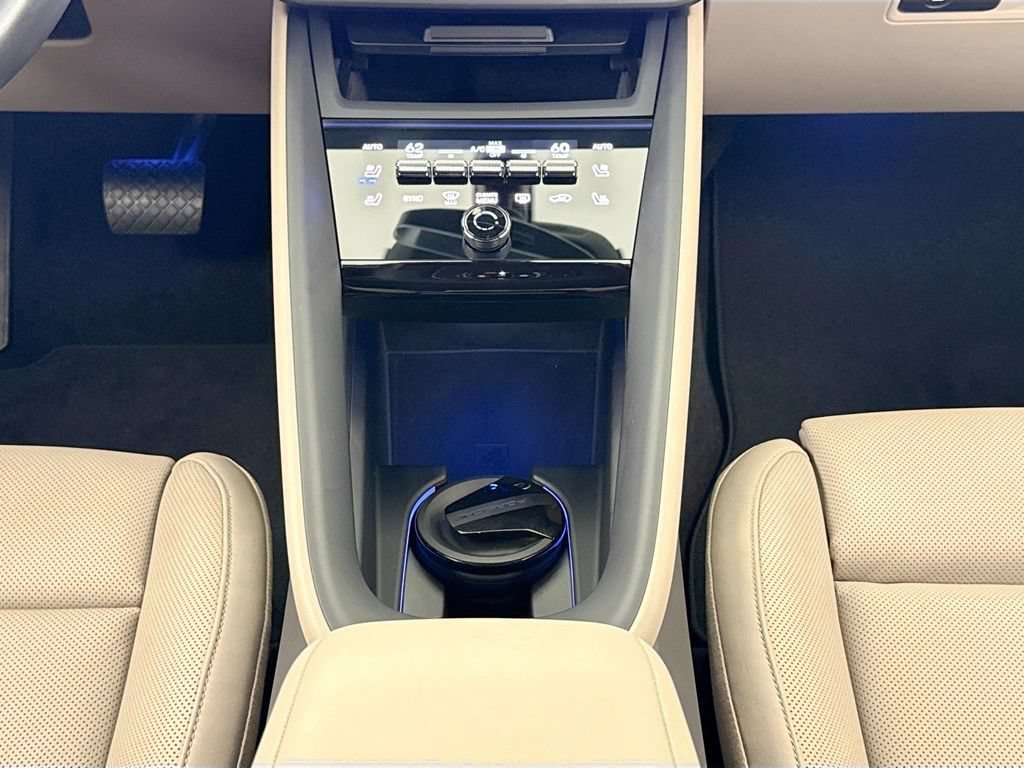 Certified 2025 Porsche Macan Electric RWD image 12