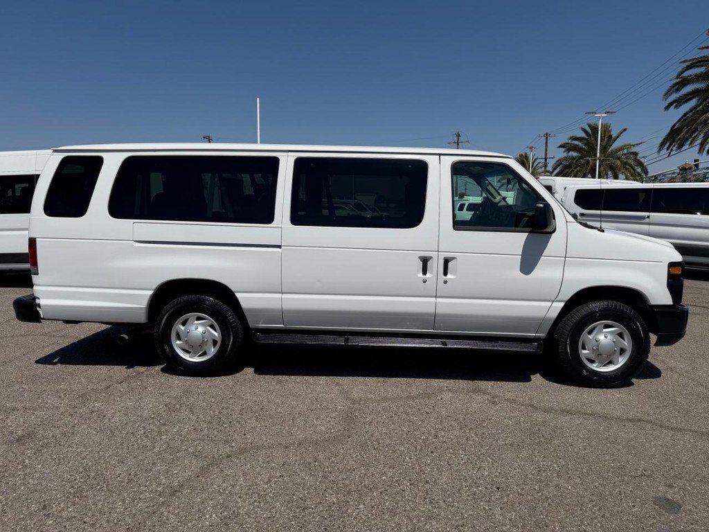 Used 2009 Ford E-350 and Econoline 350 Extended Wagon Super Duty RWD image 4