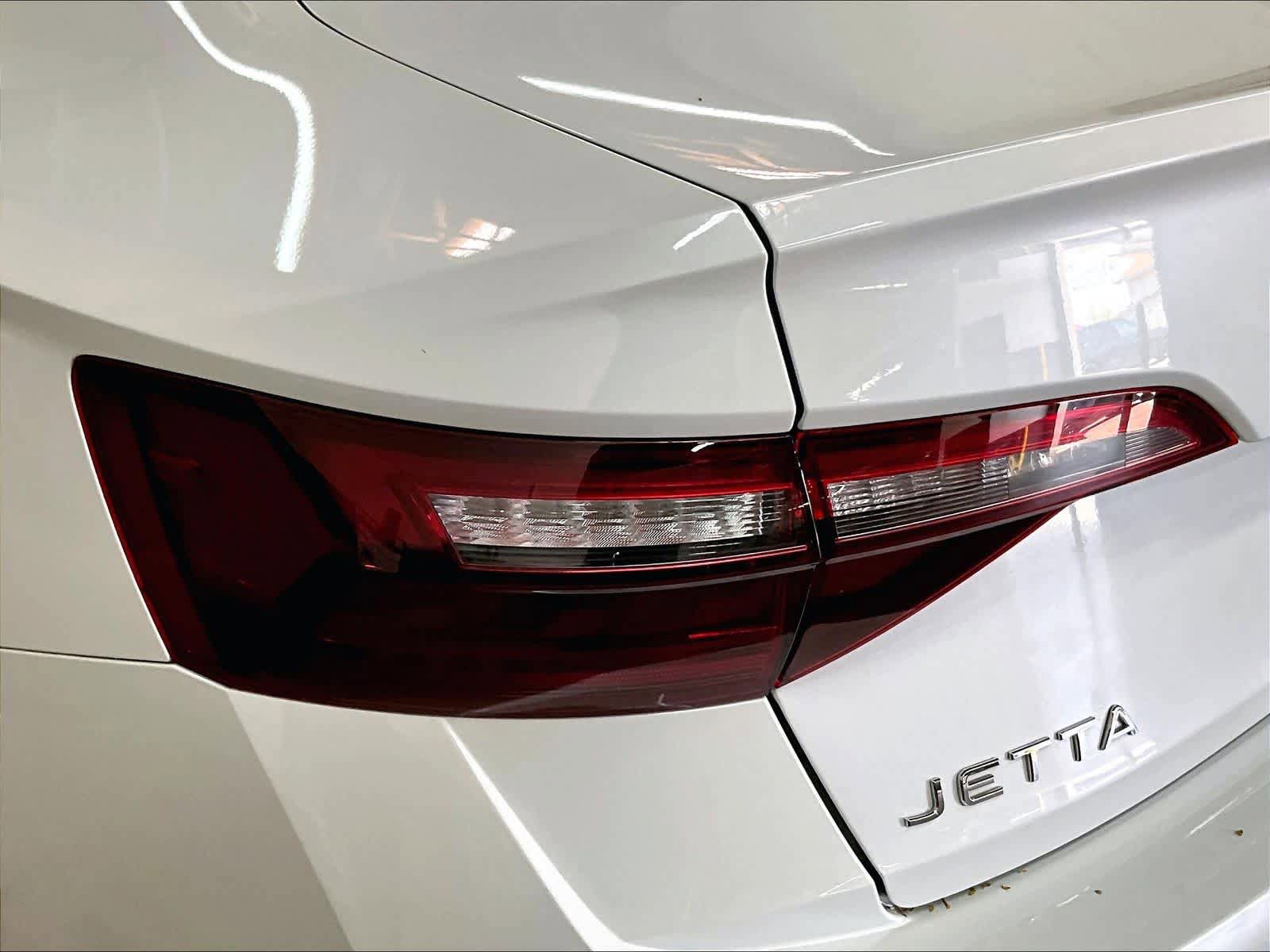 Used 2024 Volkswagen Jetta SE w/ Panoramic Sunroof Package FWD image 30