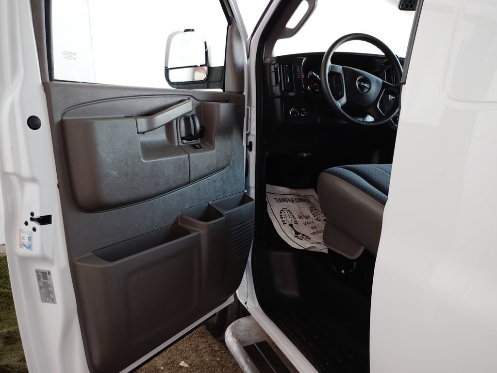 Used 2025 GMC Savana 2500 w/ Driver Convenience Package RWD image 18