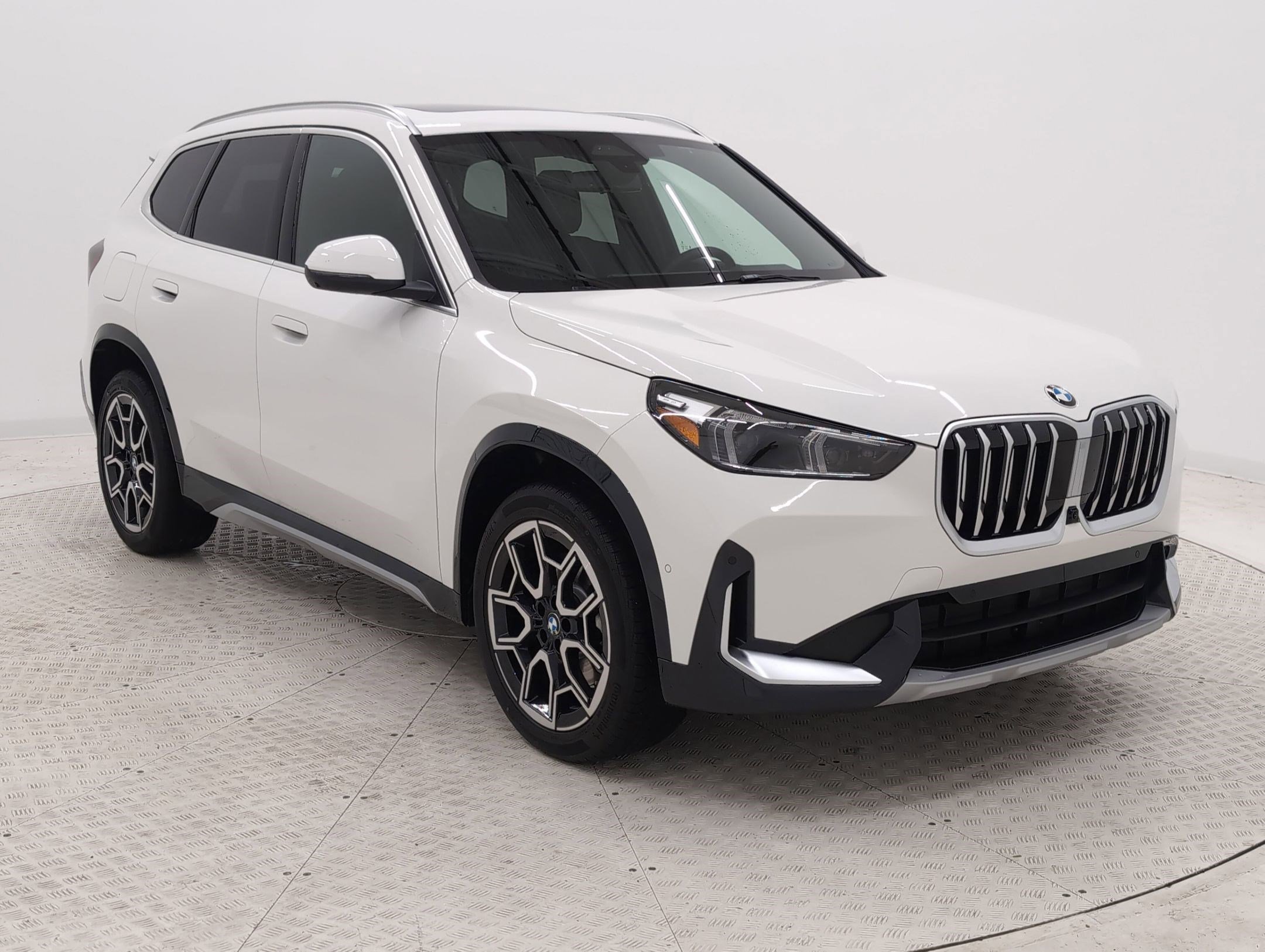 Used 2025 BMW X1 xDrive28i w/ Technology Package AWD/4WD image 7