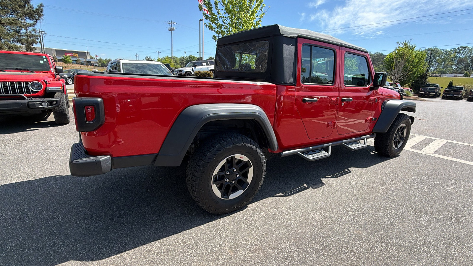 Used 2025 Jeep Gladiator Sport AWD/4WD image 8