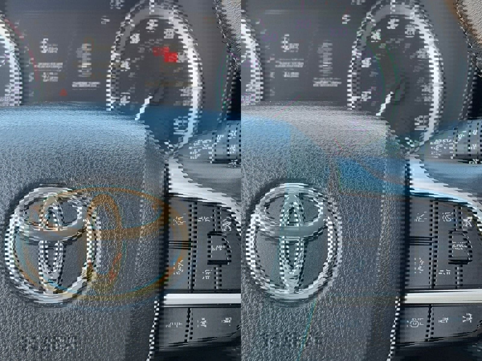 Used 2023 Toyota Highlander LE image 20