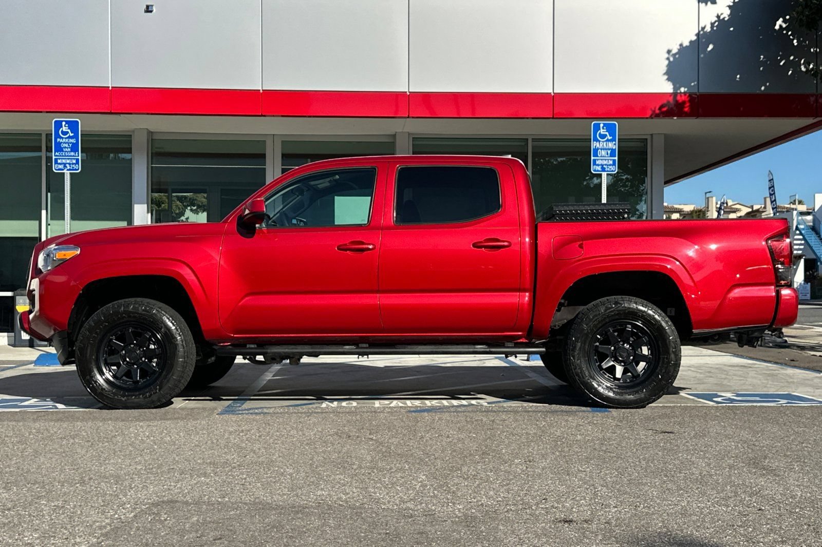 Used 2023 Toyota Tacoma SR AWD/4WD image 7