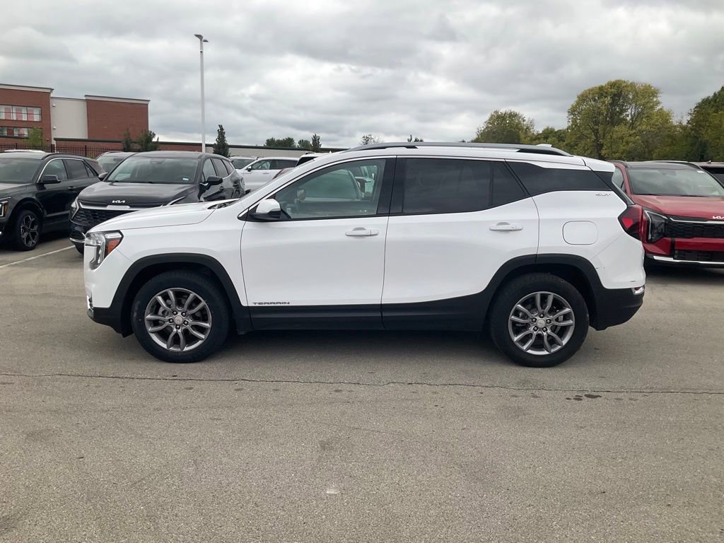 Used 2024 GMC Terrain SLT image 4