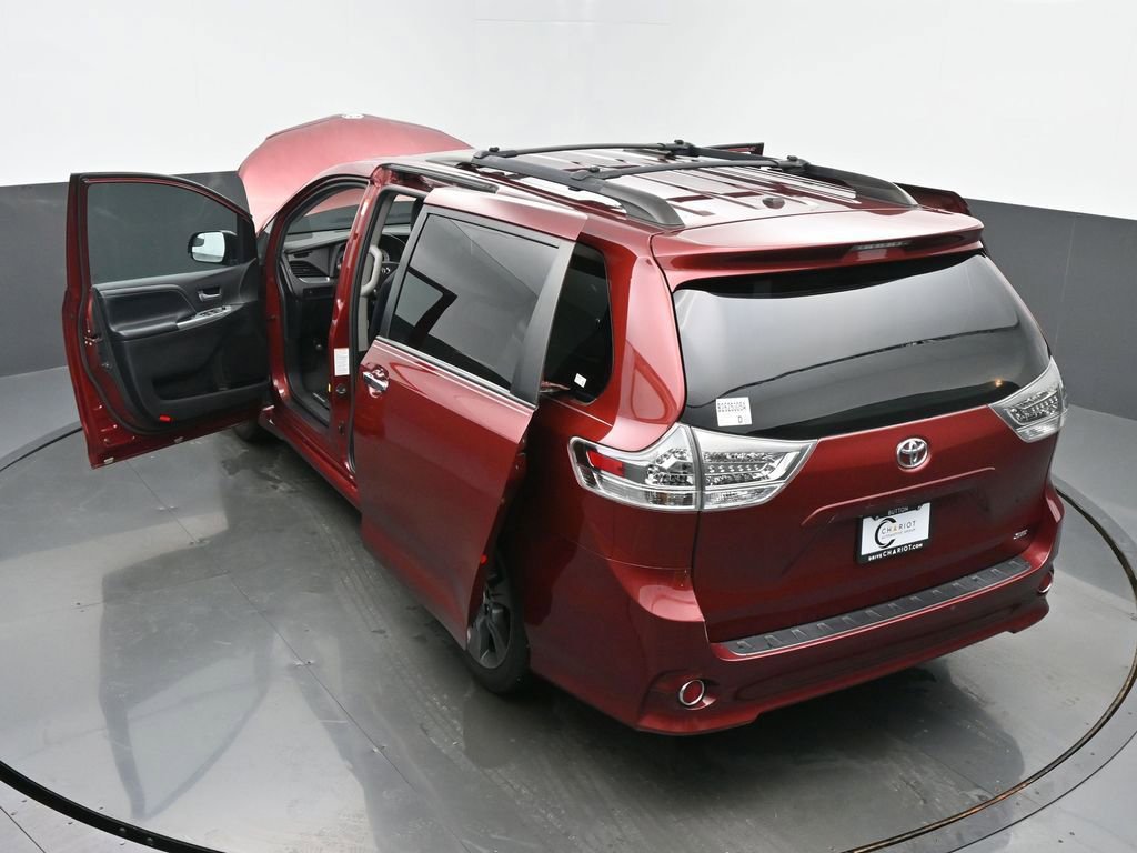 Used 2015 Toyota Sienna SE image 67
