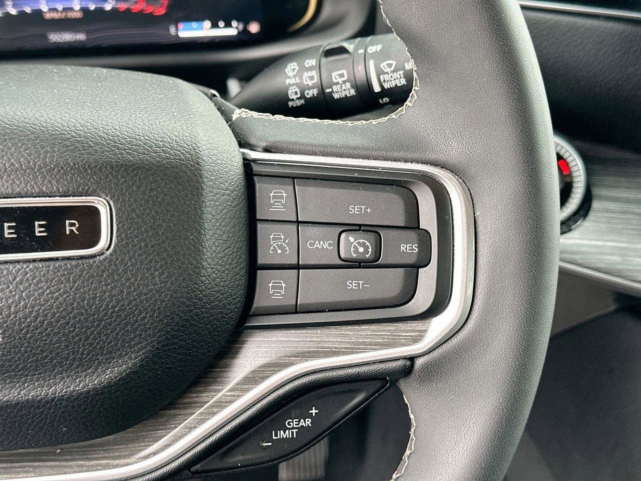 Used 2023 Jeep Wagoneer Series III w/ Preferred Equipment Group image 28