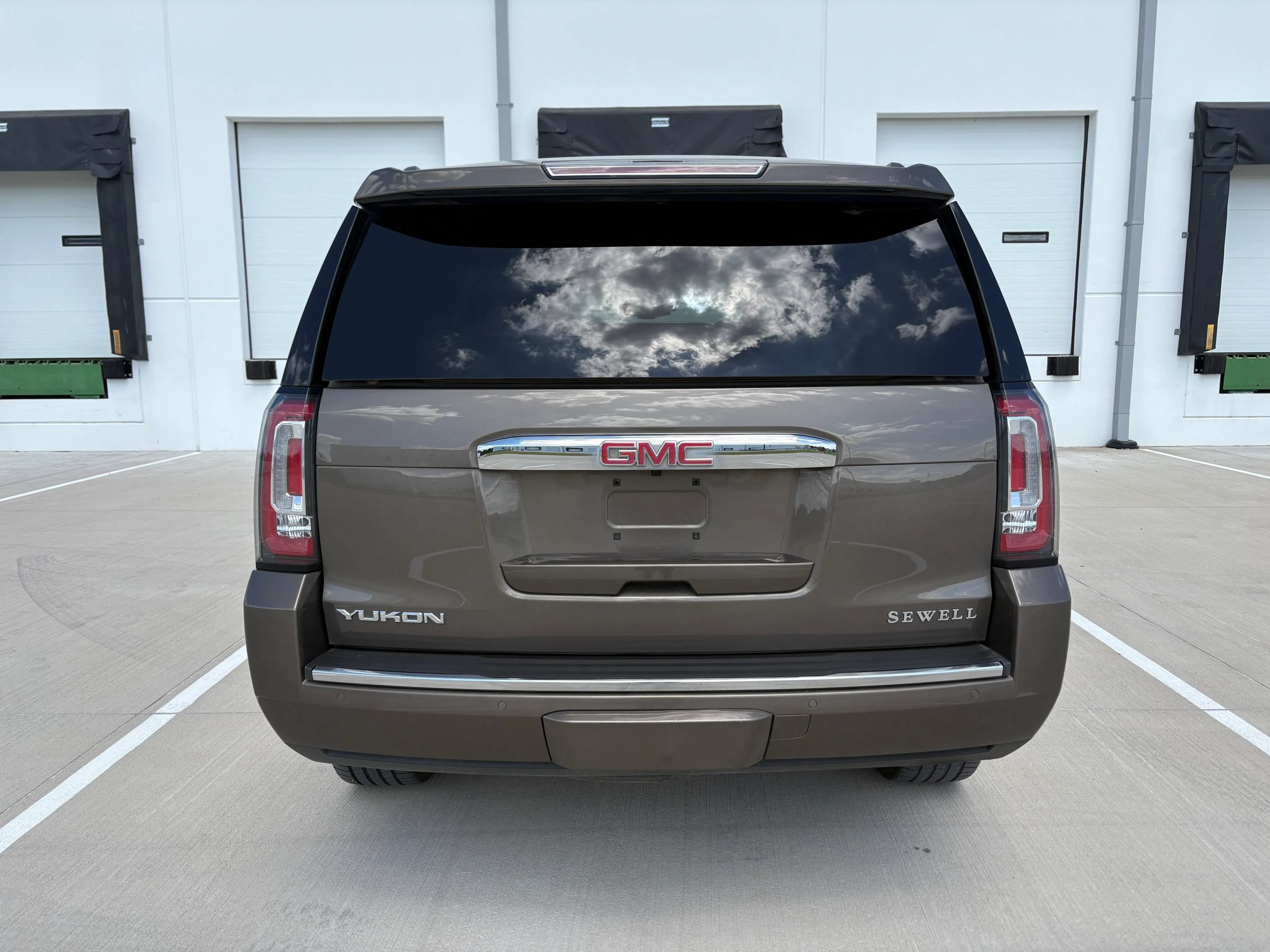 Used 2015 GMC Yukon Denali w/ Enhanced Security Package AWD/4WD image 8
