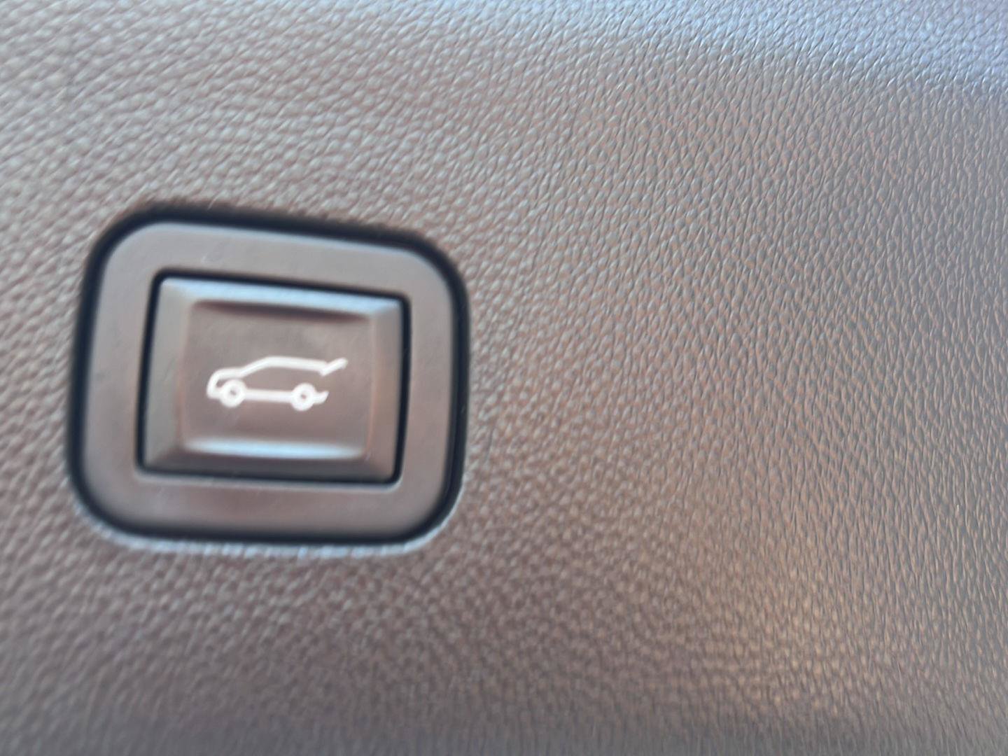 Used 2019 Buick Enclave Essence AWD/4WD image 27