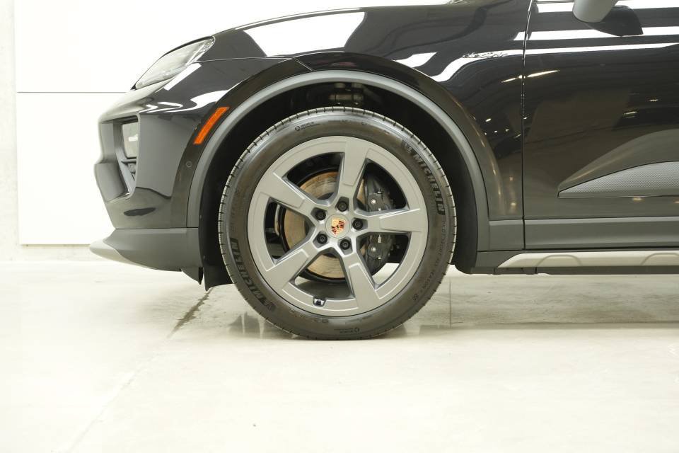 New 2026 Porsche Macan 4 Electric AWD/4WD image 41