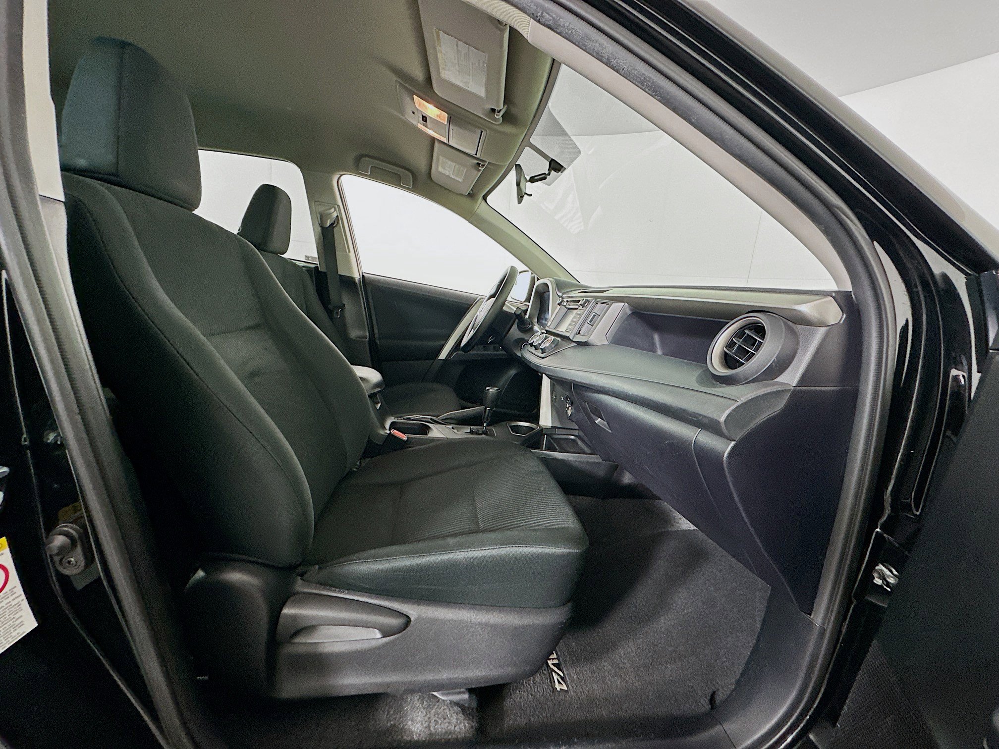 Used 2016 Toyota RAV4 LE image 29