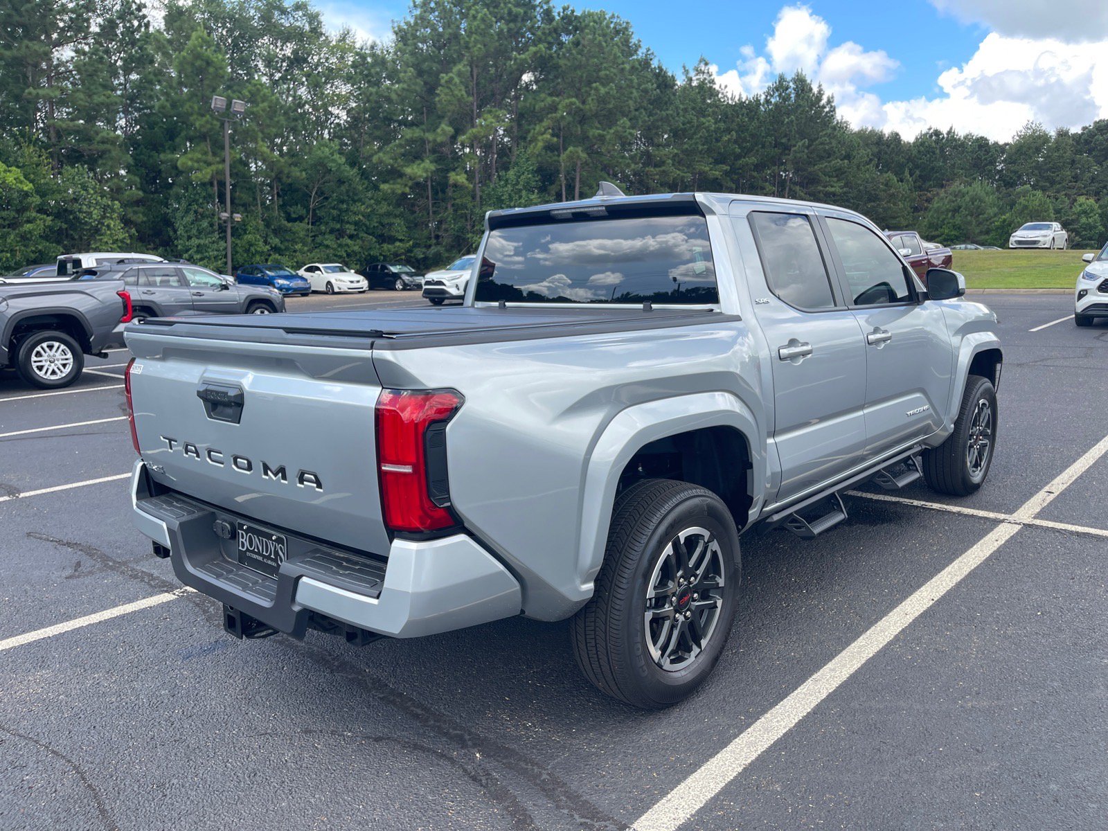 Used 2025 Toyota Tacoma SR5 AWD/4WD image 17