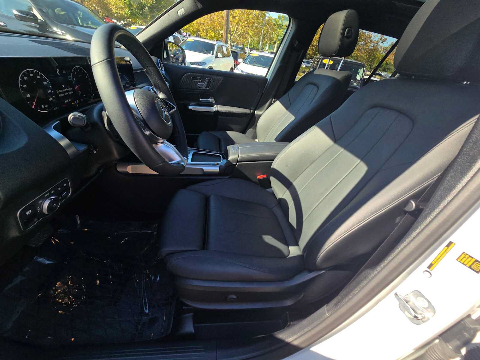 Used 2024 Mercedes-Benz GLB 250 4MATIC image 23