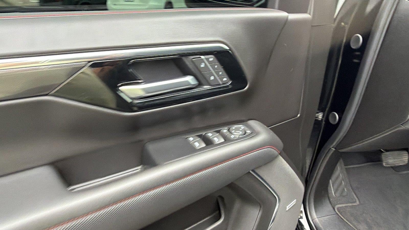 Used 2025 Chevrolet Suburban RST w/ Comfort Package RWD image 16