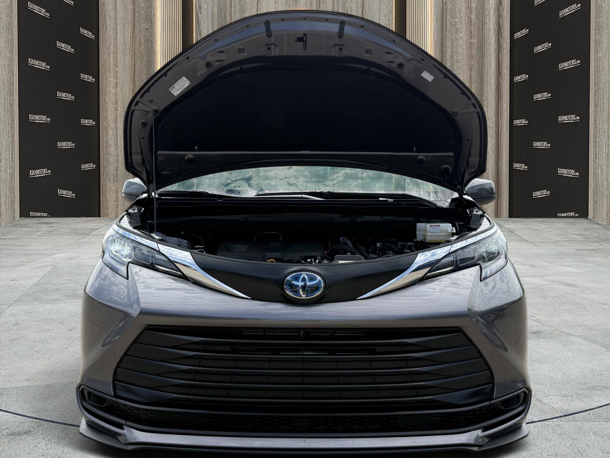 Used 2024 Toyota Sienna LE image 15