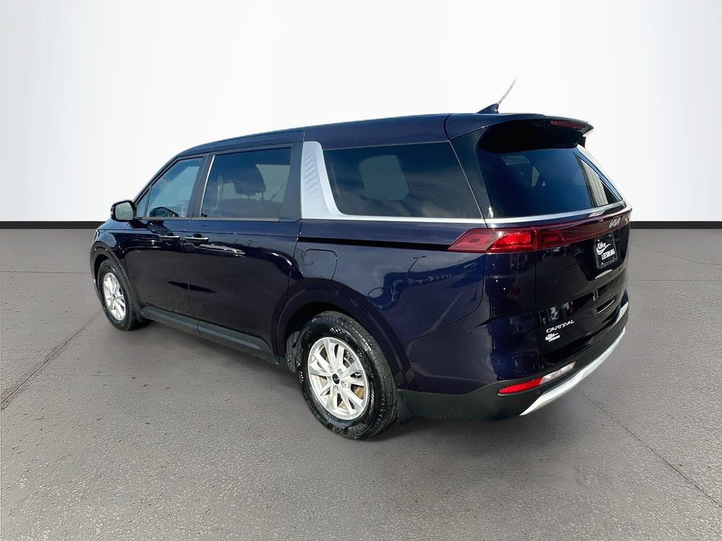 Used 2023 Kia Carnival LX FWD image 5