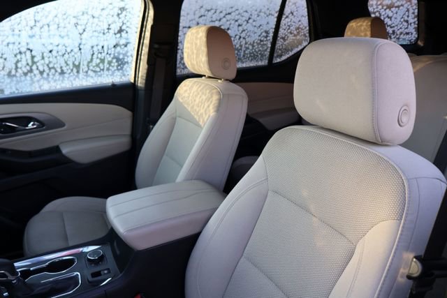 Used 2023 Chevrolet Traverse LS image 9