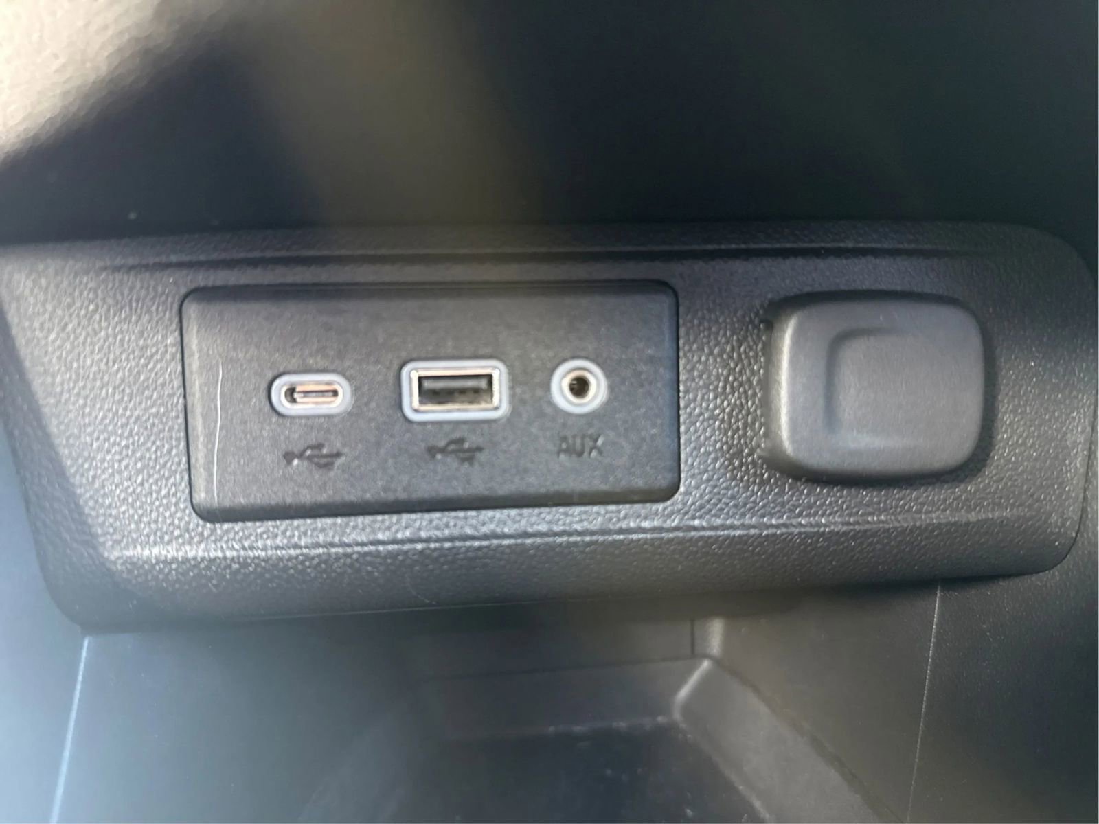 Used 2020 Buick Encore GX Preferred w/ Cold Weather Comfort Package AWD/4WD image 47