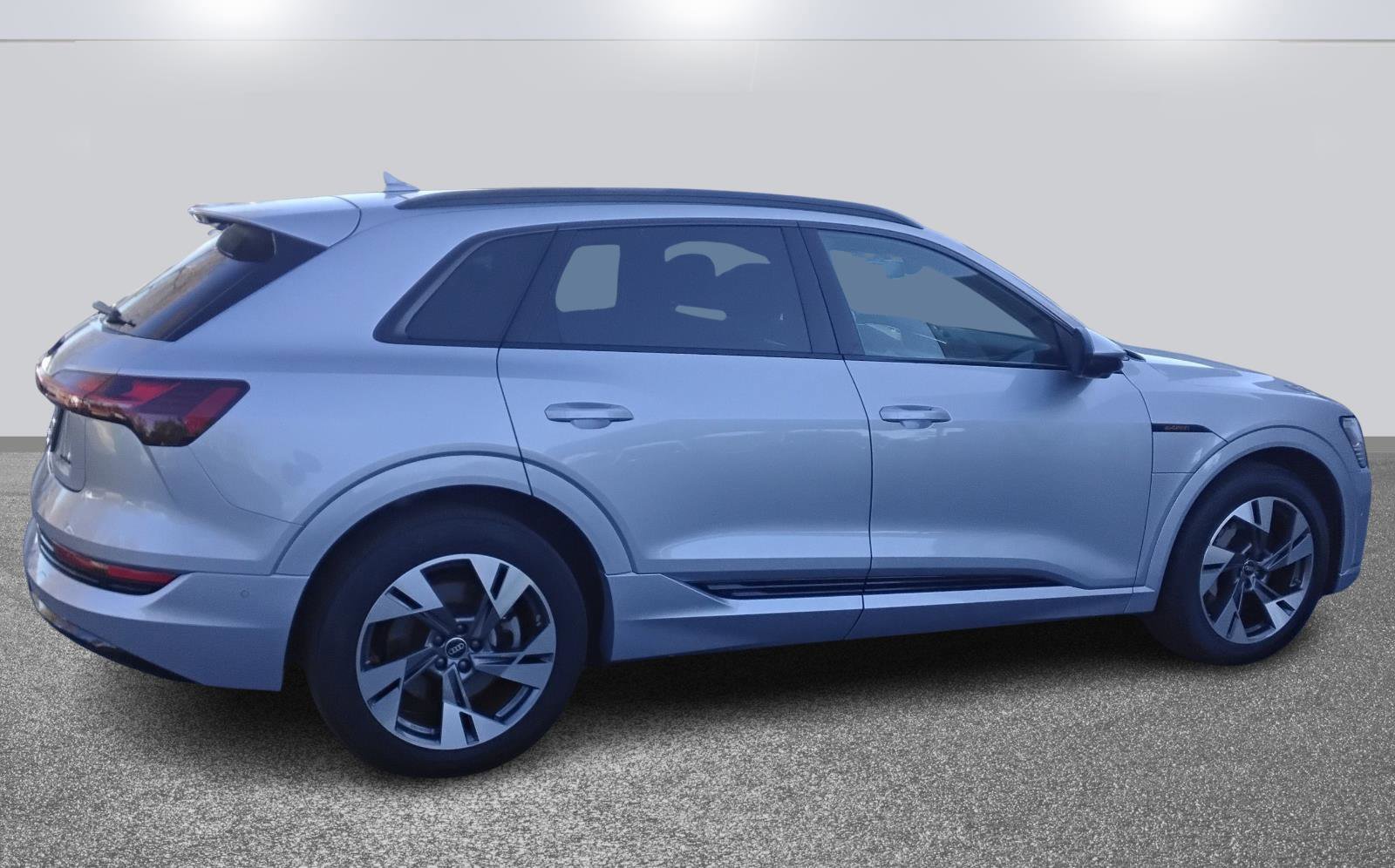 Certified 2022 Audi e-tron Premium w/ Convenience Plus Package image 4