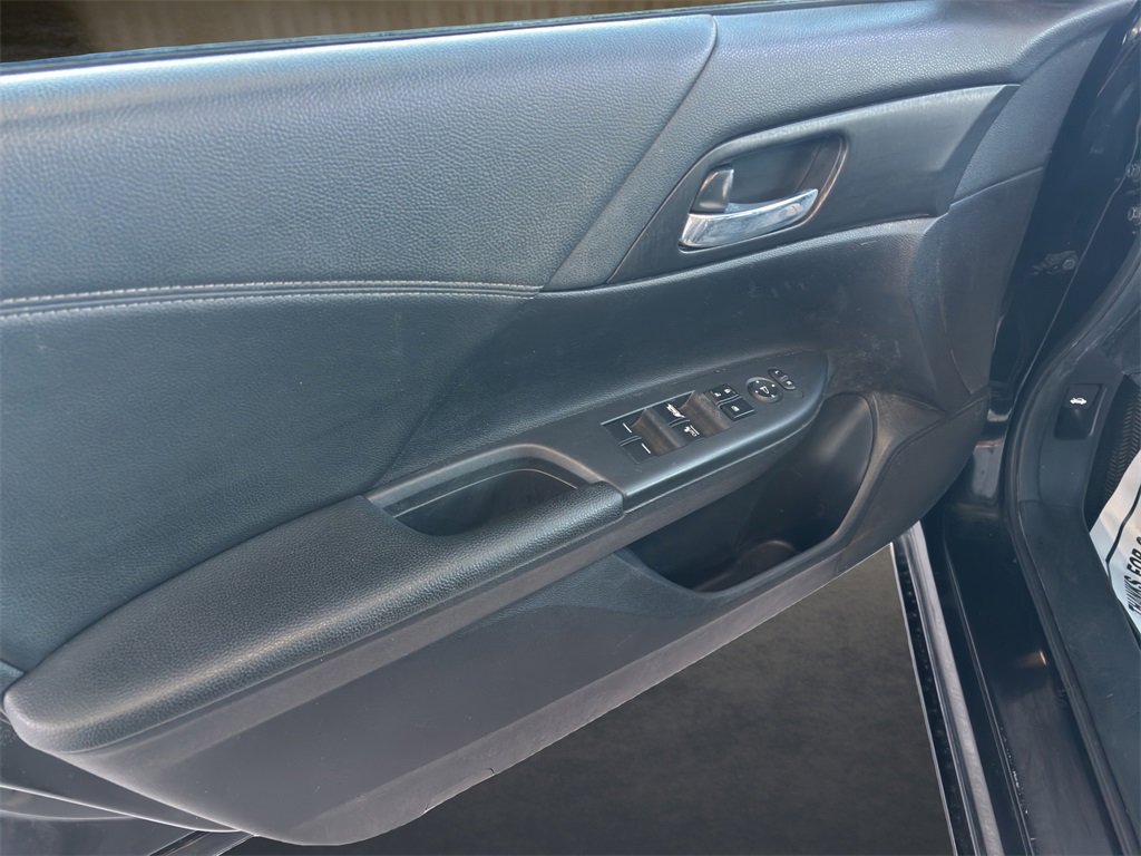 Used 2015 Honda Accord EX image 18