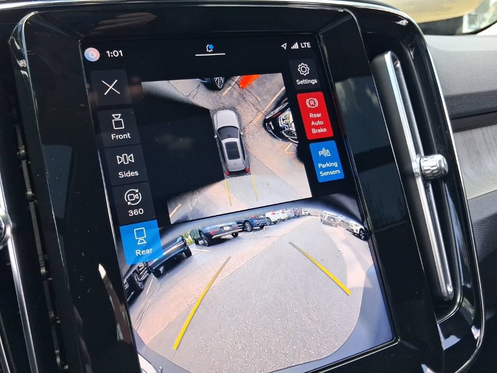 Certified 2024 Volvo XC40 B5 Plus AWD/4WD image 25