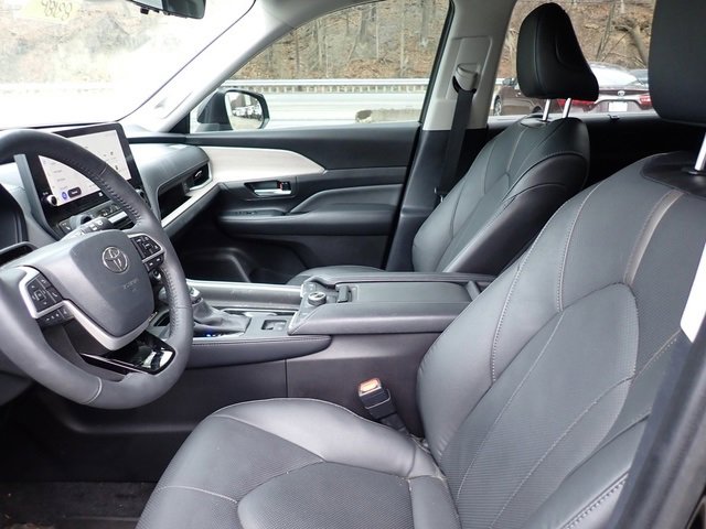 Used 2024 Toyota Grand Highlander Platinum image 10