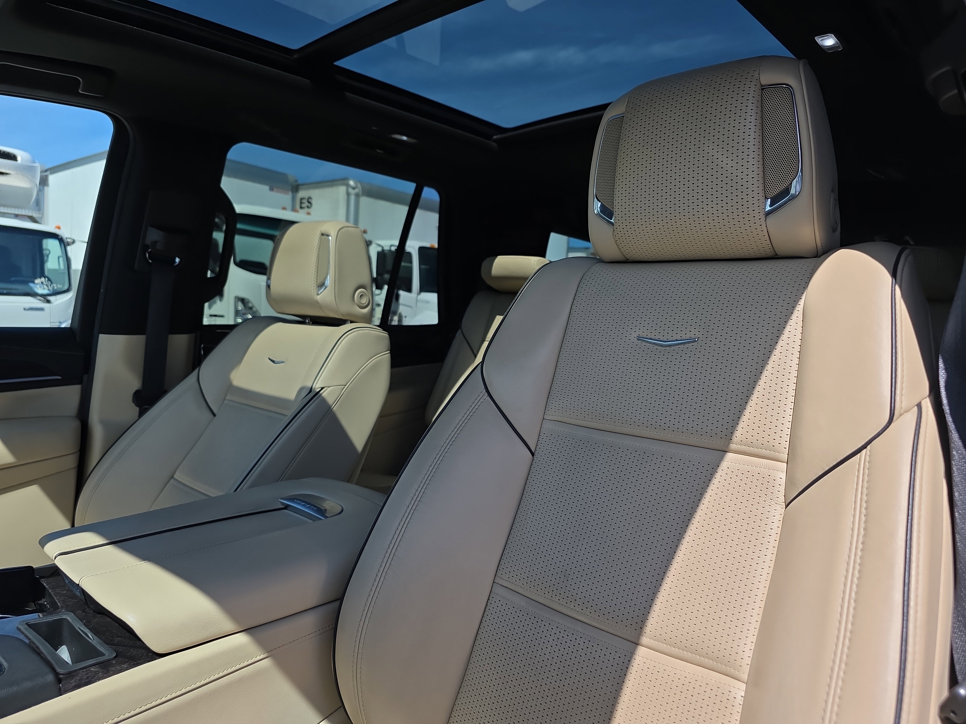 Used 2023 Cadillac Escalade Premium Luxury w/ Performance Package AWD/4WD image 26