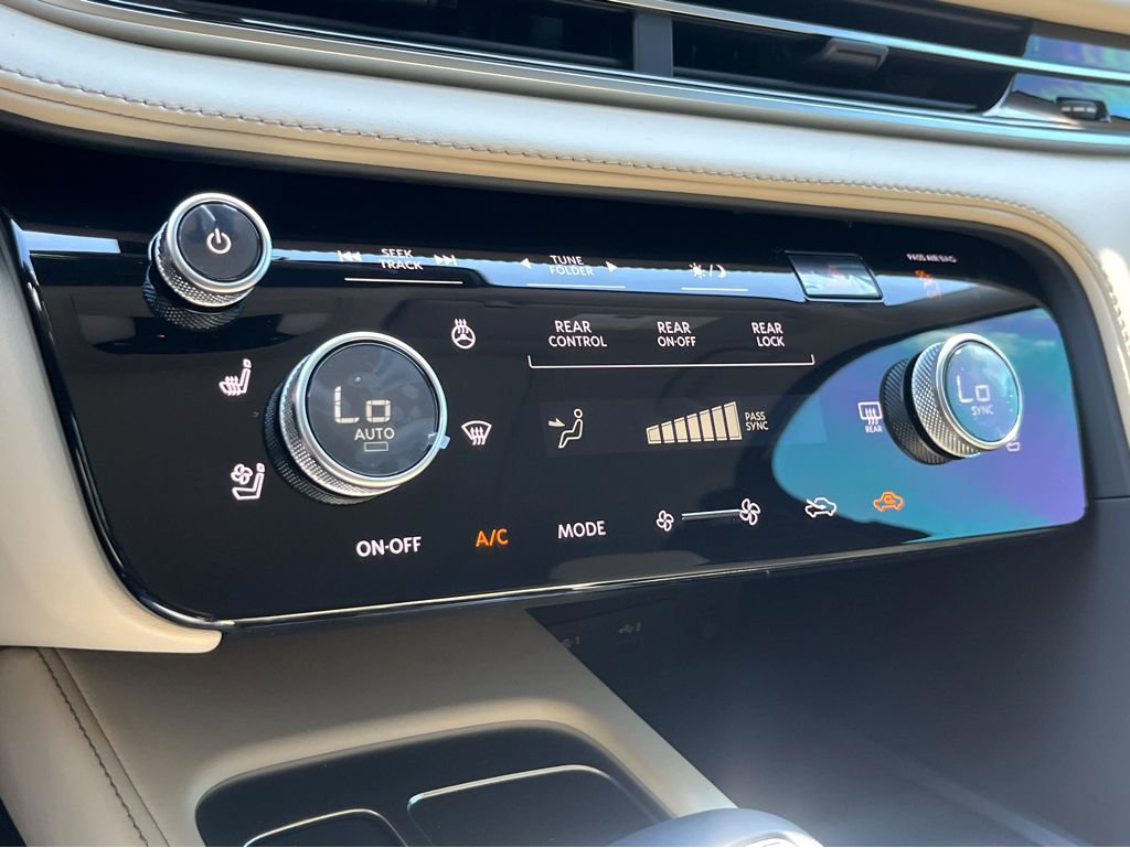 New 2025 INFINITI QX60 Luxe w/ Lighting Package (N94) FWD image 16