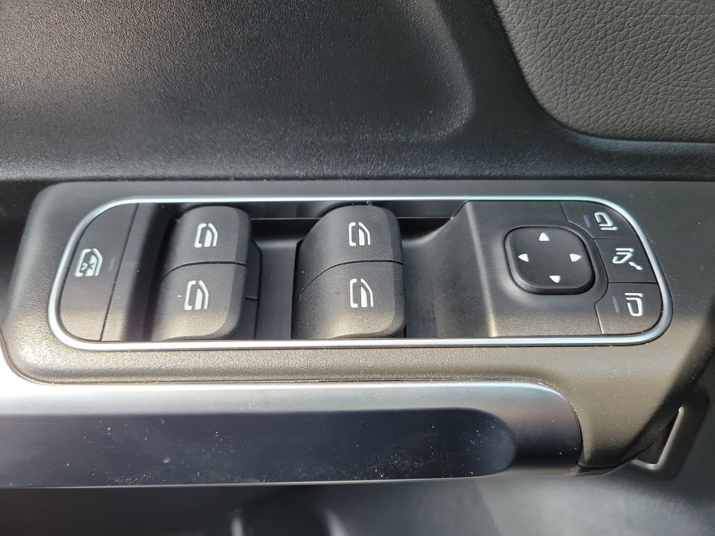 Used 2022 Mercedes-Benz GLB 35 AMG 4MATIC image 26