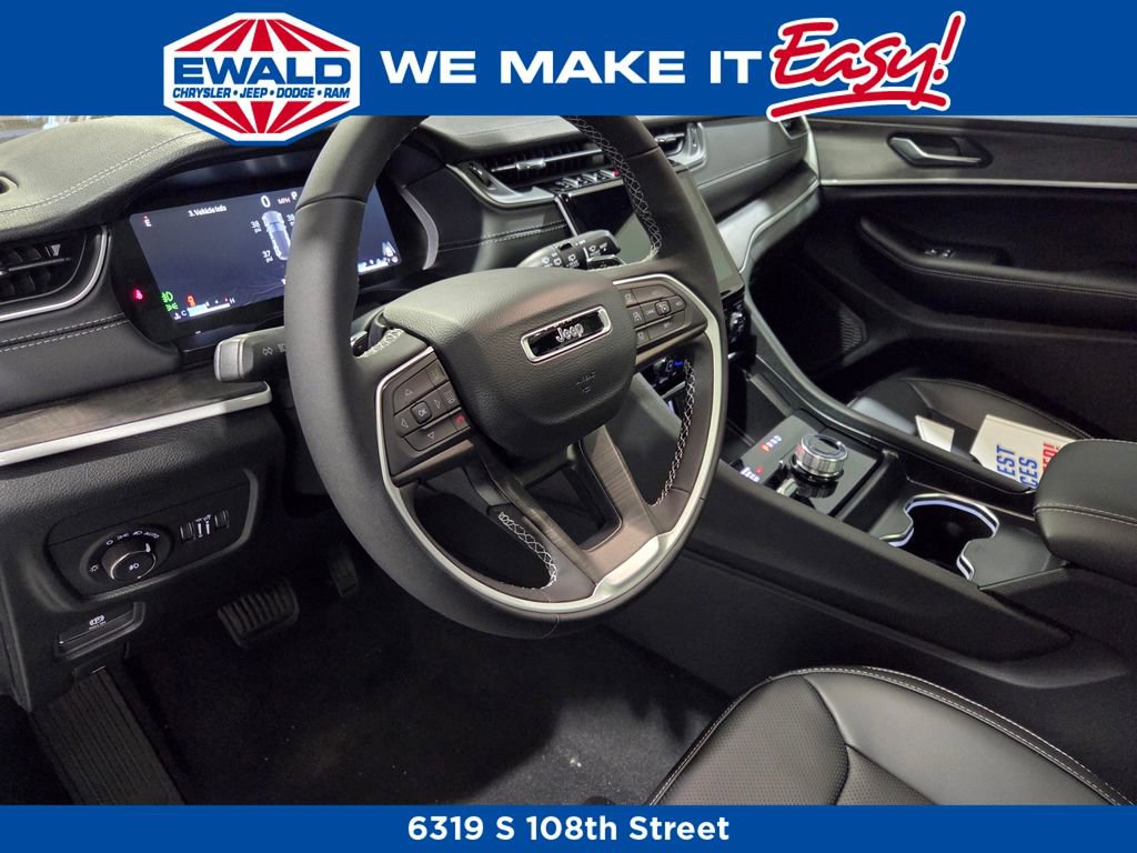 New 2025 Jeep Grand Cherokee Limited w/ Luxury Tech Group II image 4