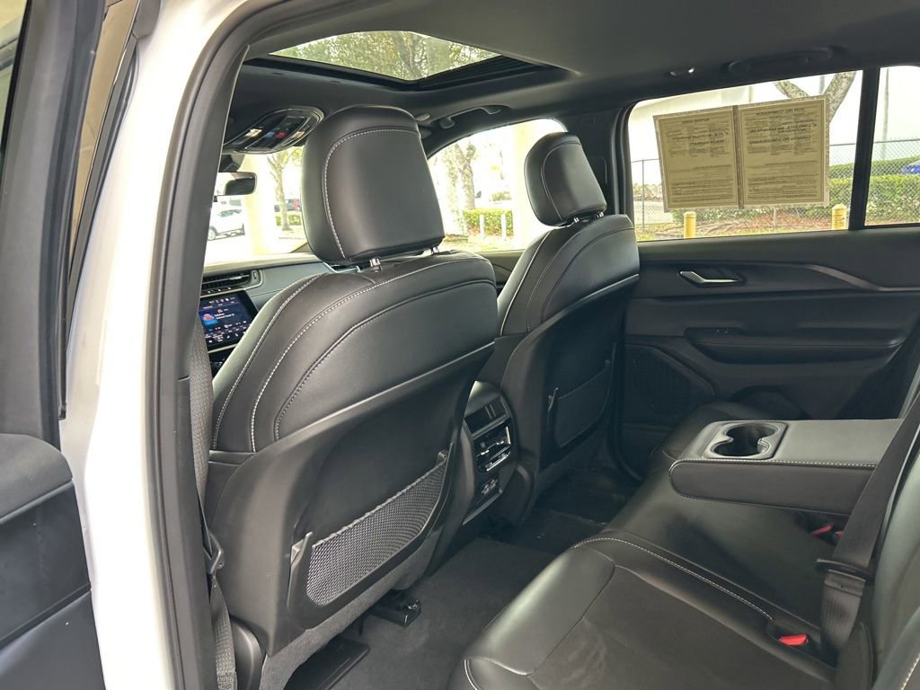 Used 2025 Jeep Grand Cherokee Altitude RWD image 39