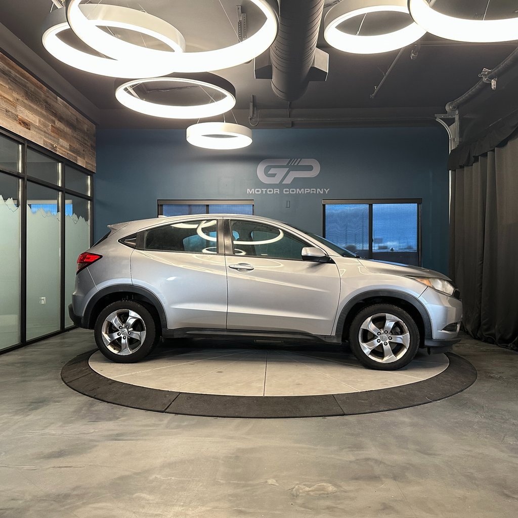 Used 2018 Honda HR-V LX image 2