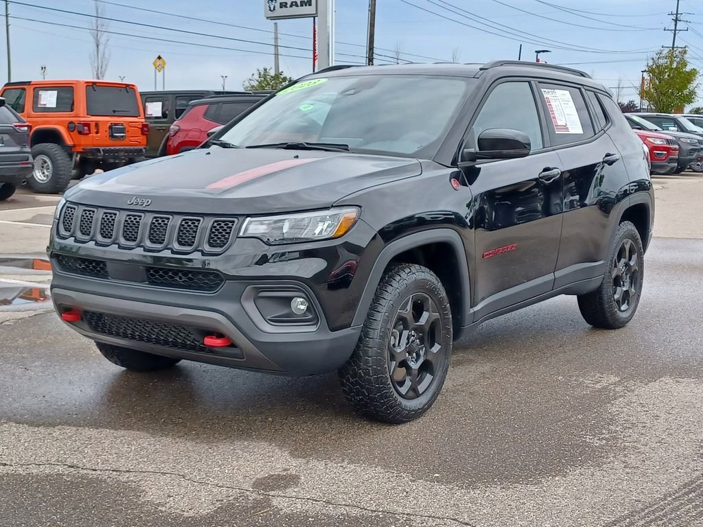 Used 2023 Jeep Compass Trailhawk w/ Trailhawk Convenience Group AWD/4WD image 2