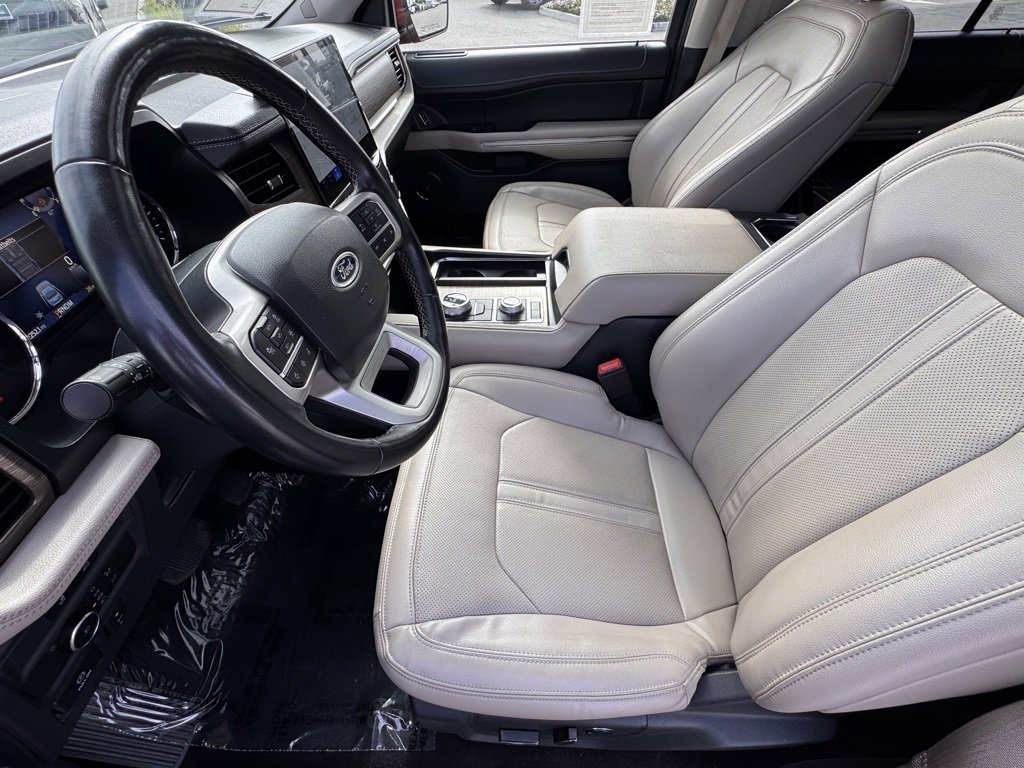 Used 2022 Ford Expedition Limited image 18