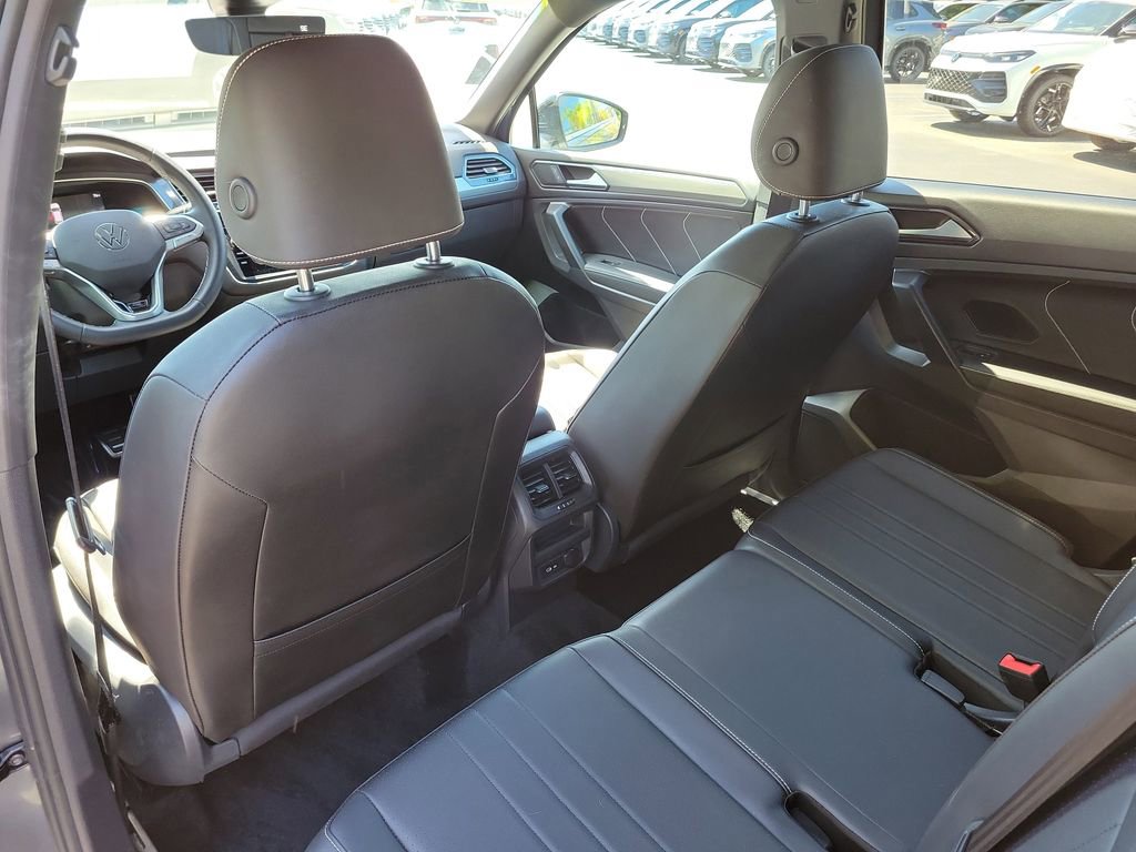 Used 2023 Volkswagen Tiguan SE R-Line image 10