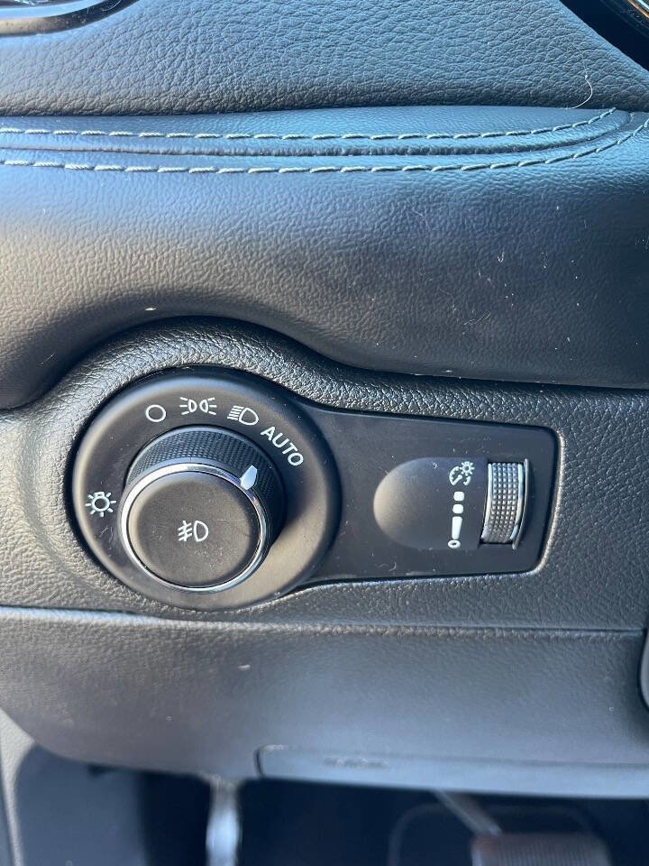 Used 2021 Dodge Durango SXT image 18