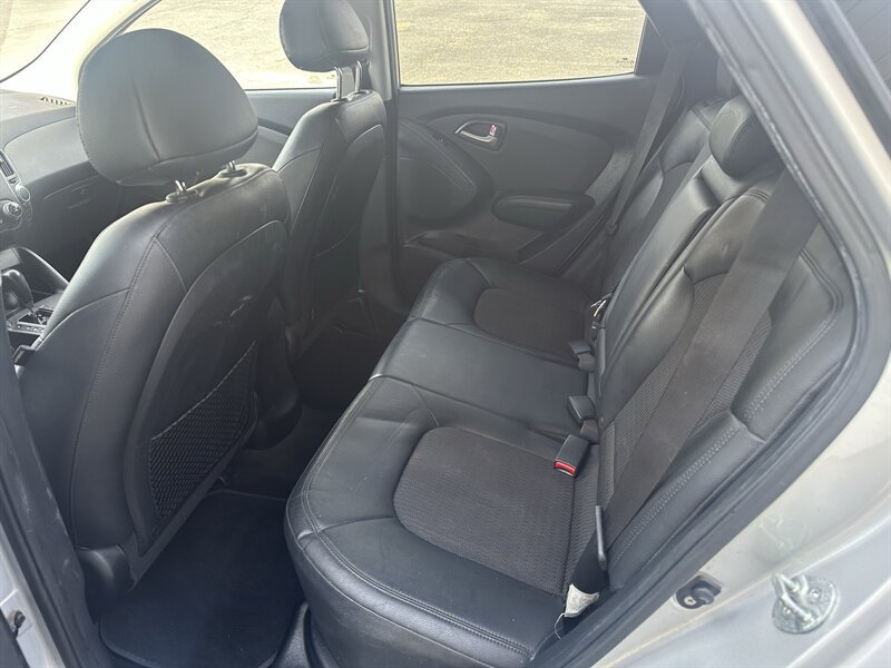 Used 2011 Hyundai Tucson GLS FWD image 7