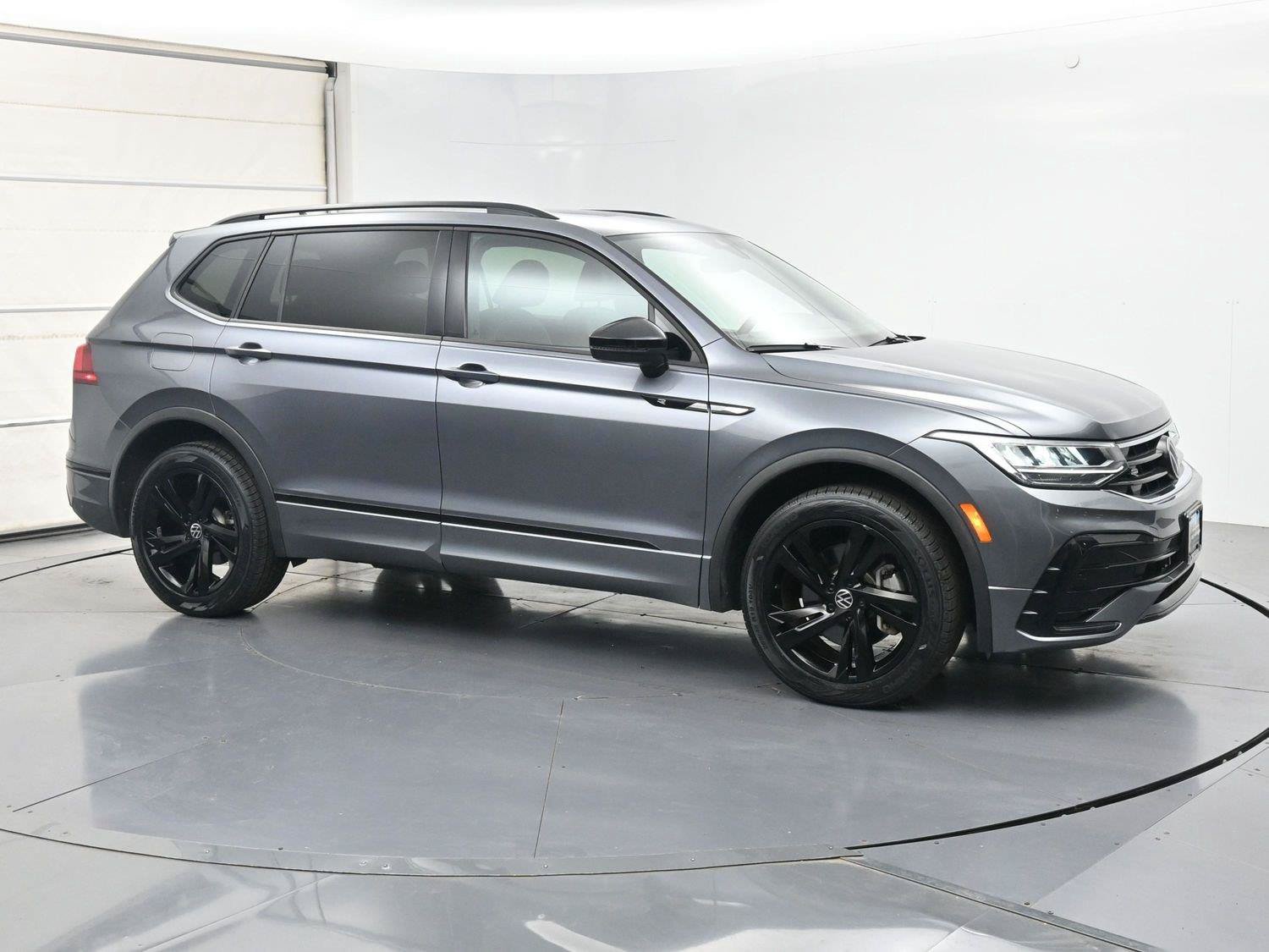 Certified 2023 Volkswagen Tiguan SE R-Line AWD/4WD image 27