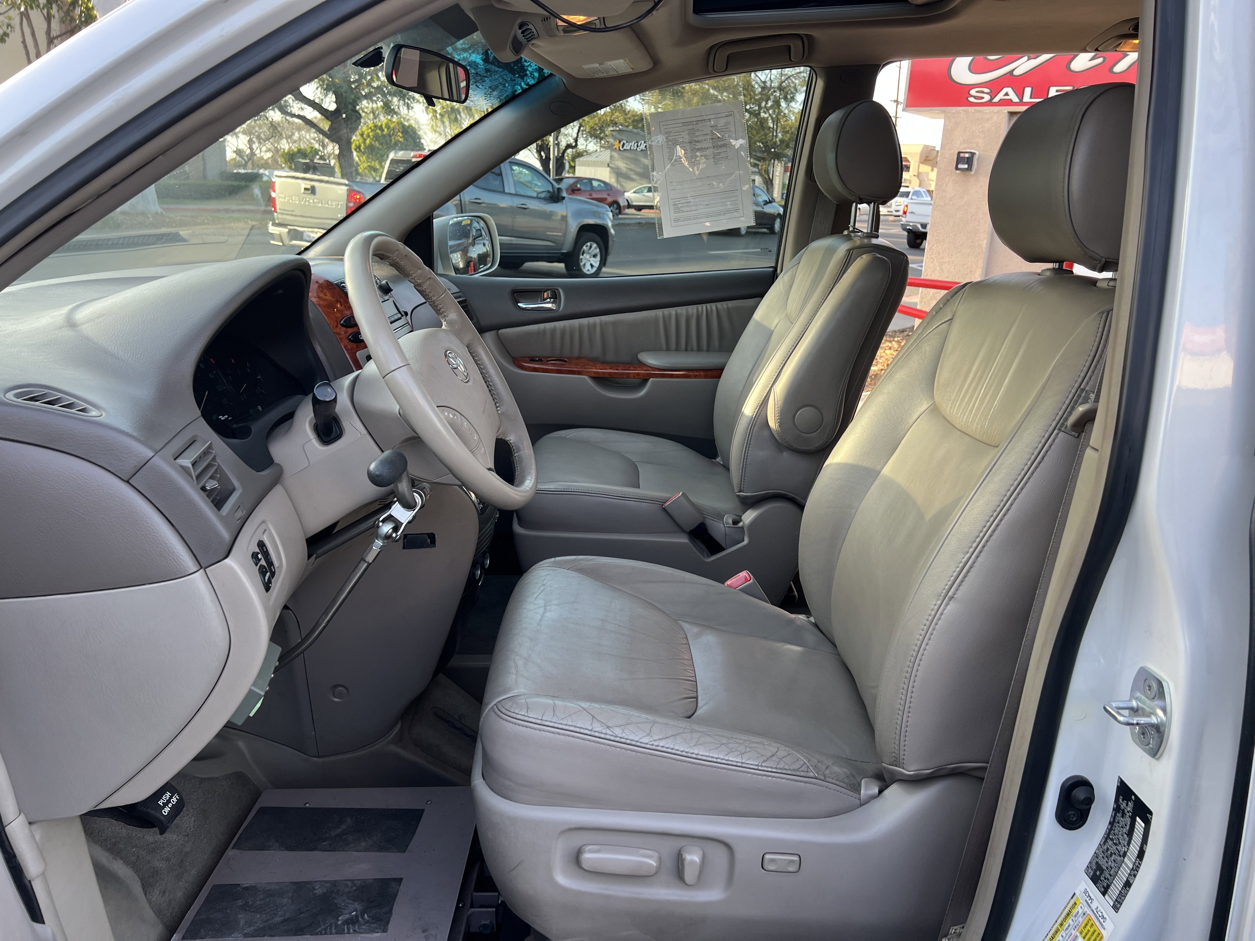 Used 2008 Toyota Sienna XLE image 8