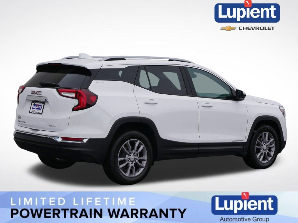Used 2024 GMC Terrain SLT w/ Infotainment Package II image 3
