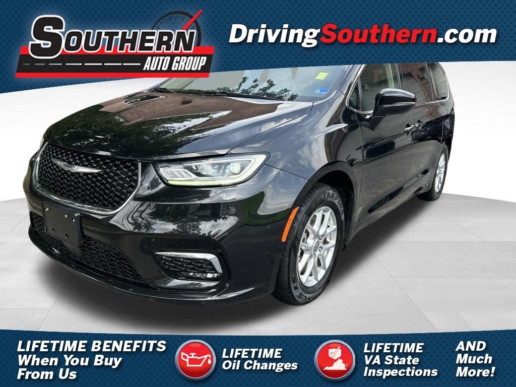 Used 2023 Chrysler Pacifica Touring-L FWD image 1